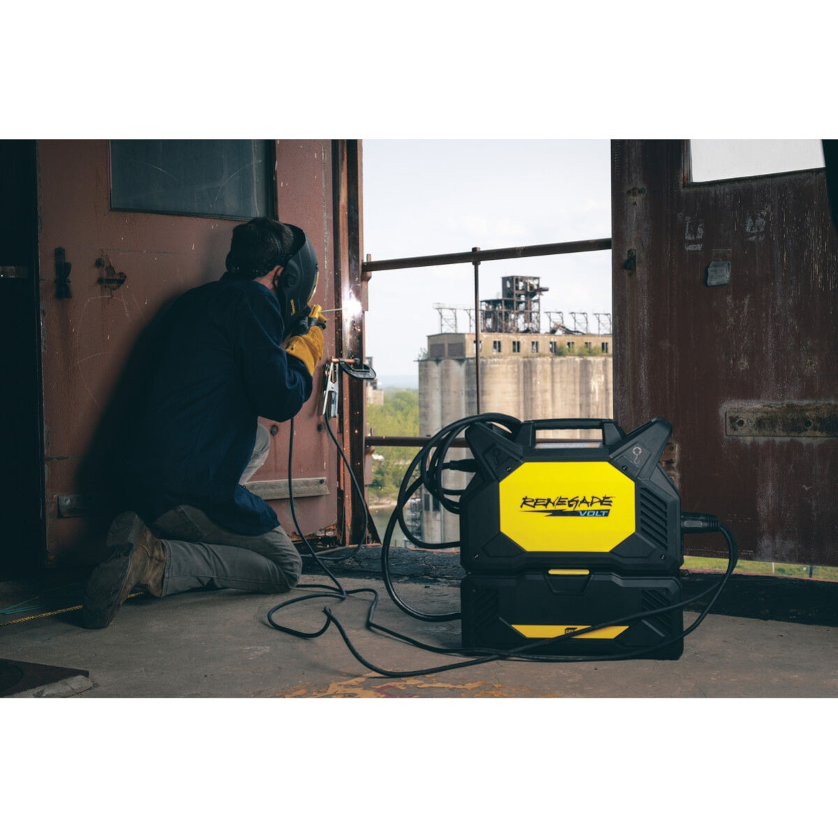 ESAB Renegade VOLT ES 200i Cordless Battery Powered Stick/TIG Welder (0447800880)